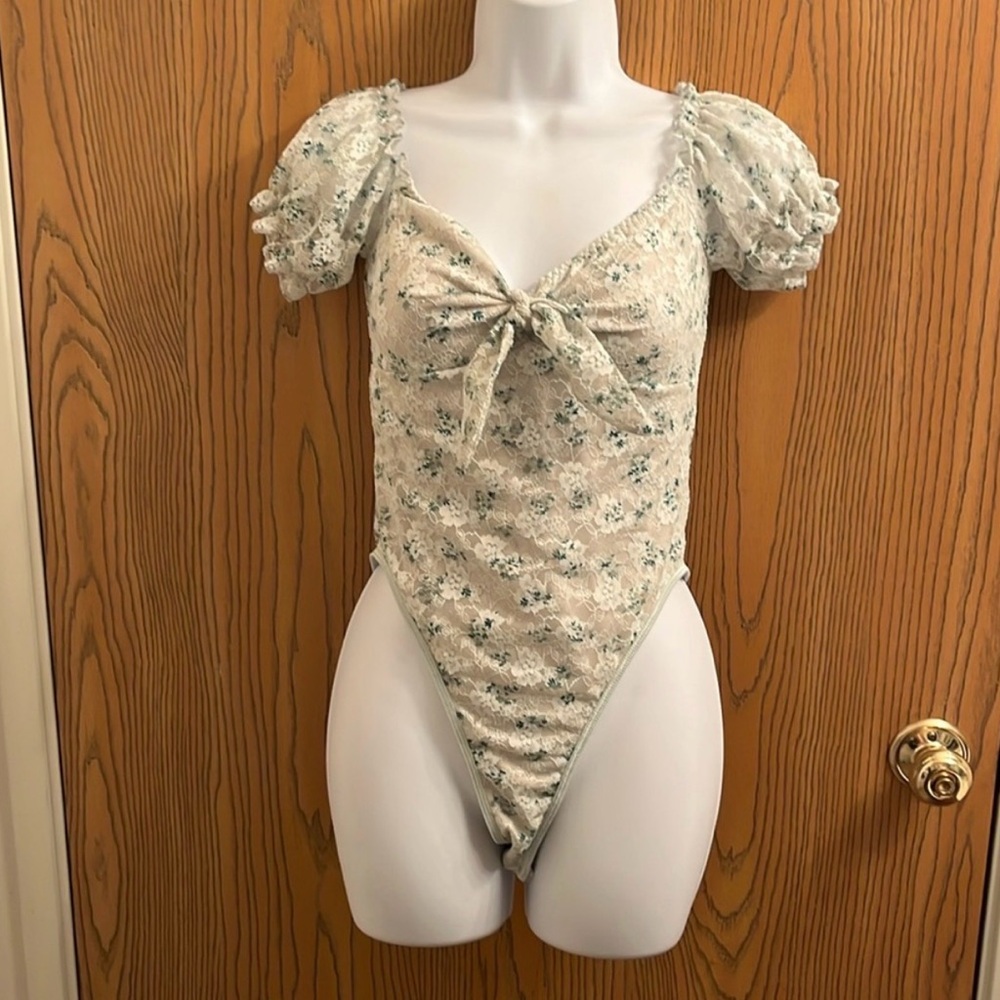 Floral Lace Off-Shoulder Bodysuit - Picture 2 of 4